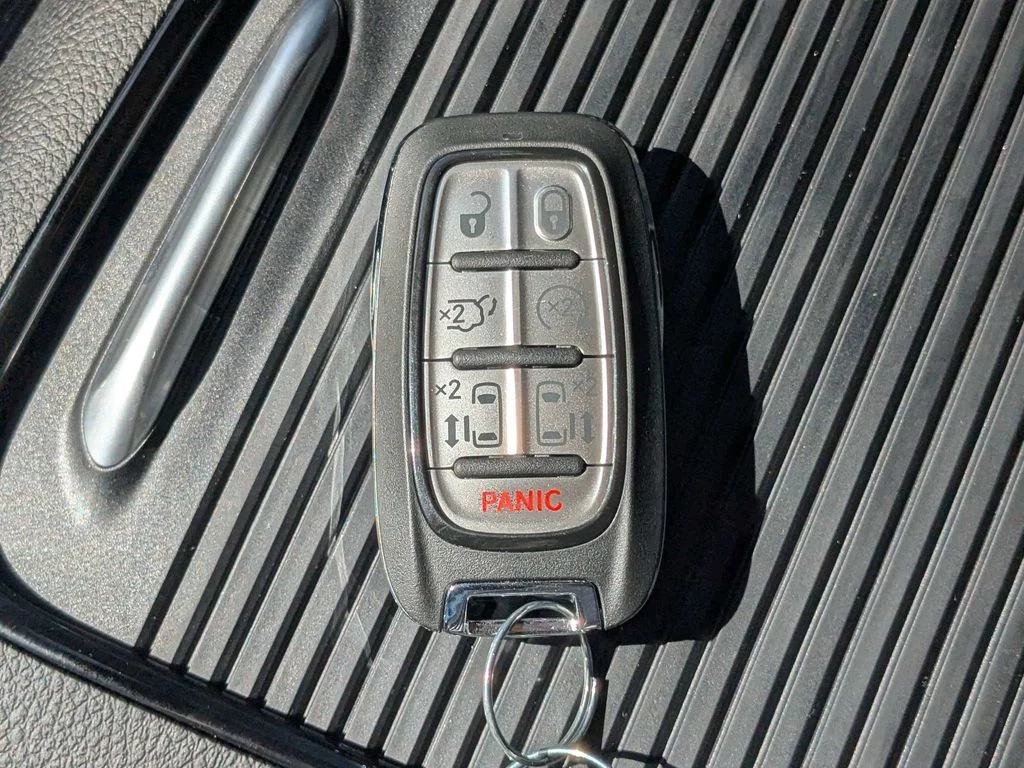 2026 Chrysler Pacifica Limited - Photo 35