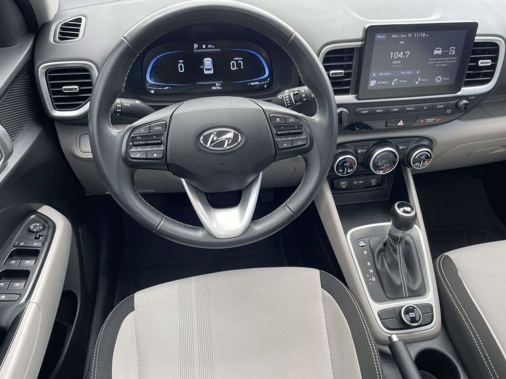 Used 2024 White Hyundai SEL image 9