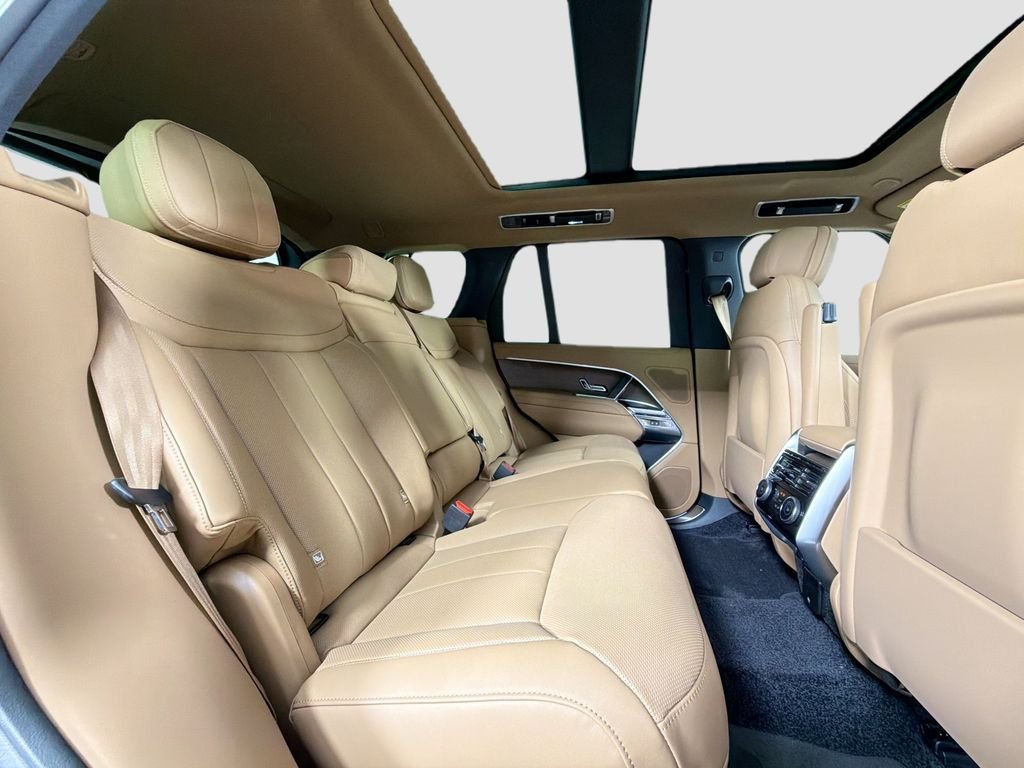 New 2026 Fuji White Land Rover SE image 29