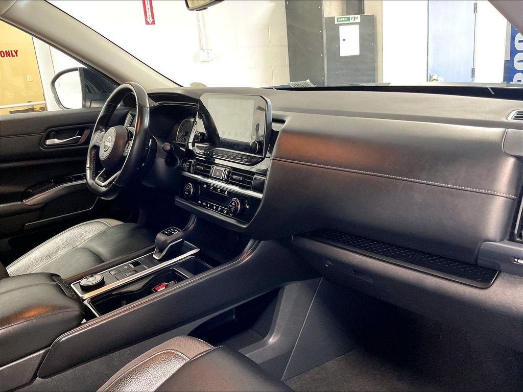 Used 2023 Super Black Nissan SL image 14