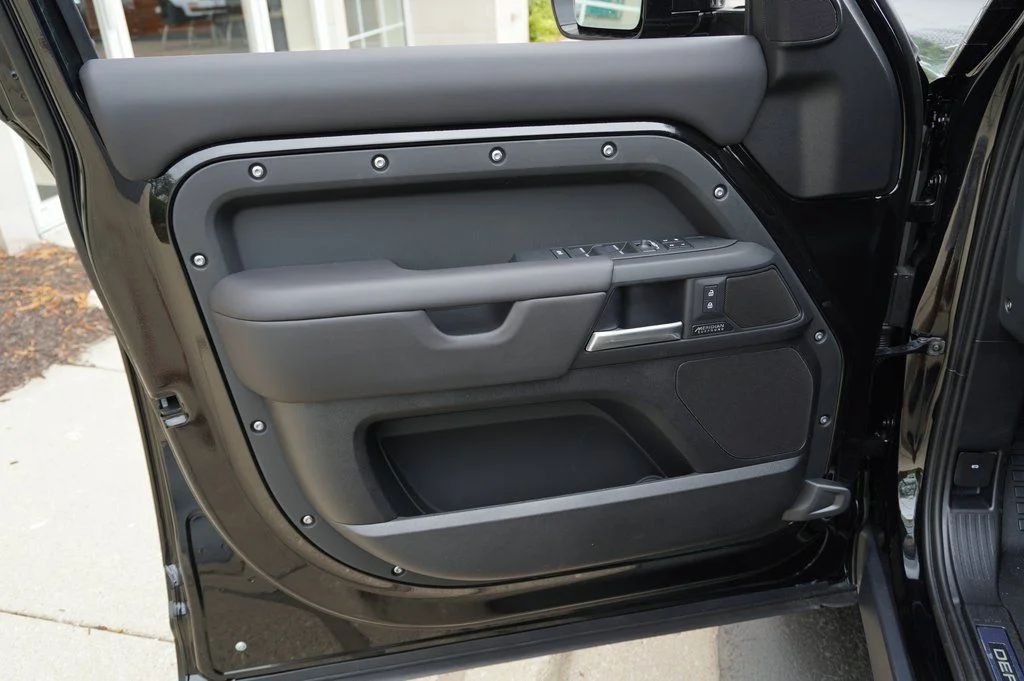 Certified Used 2025 Black Land Rover X-Dynamic SE image 12