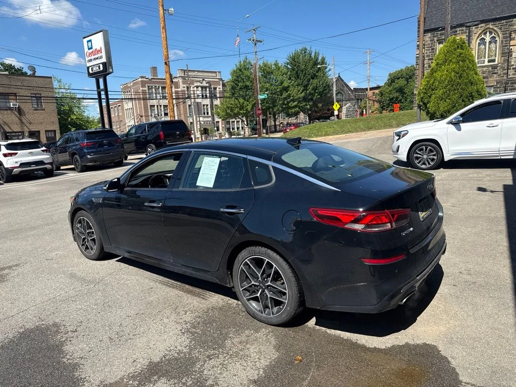 Used 2020 Black Kia SE image 3