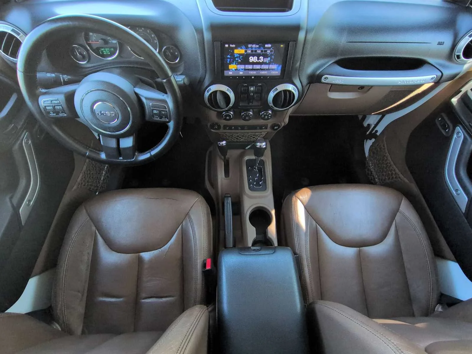 Used 2014 Bright White Clearcoat Jeep Sahara image 14