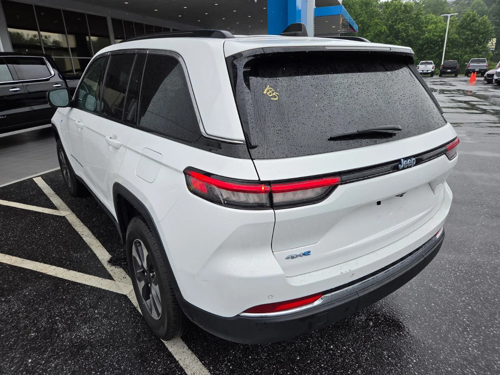 Used 2024 White Jeep 4x4 image 7