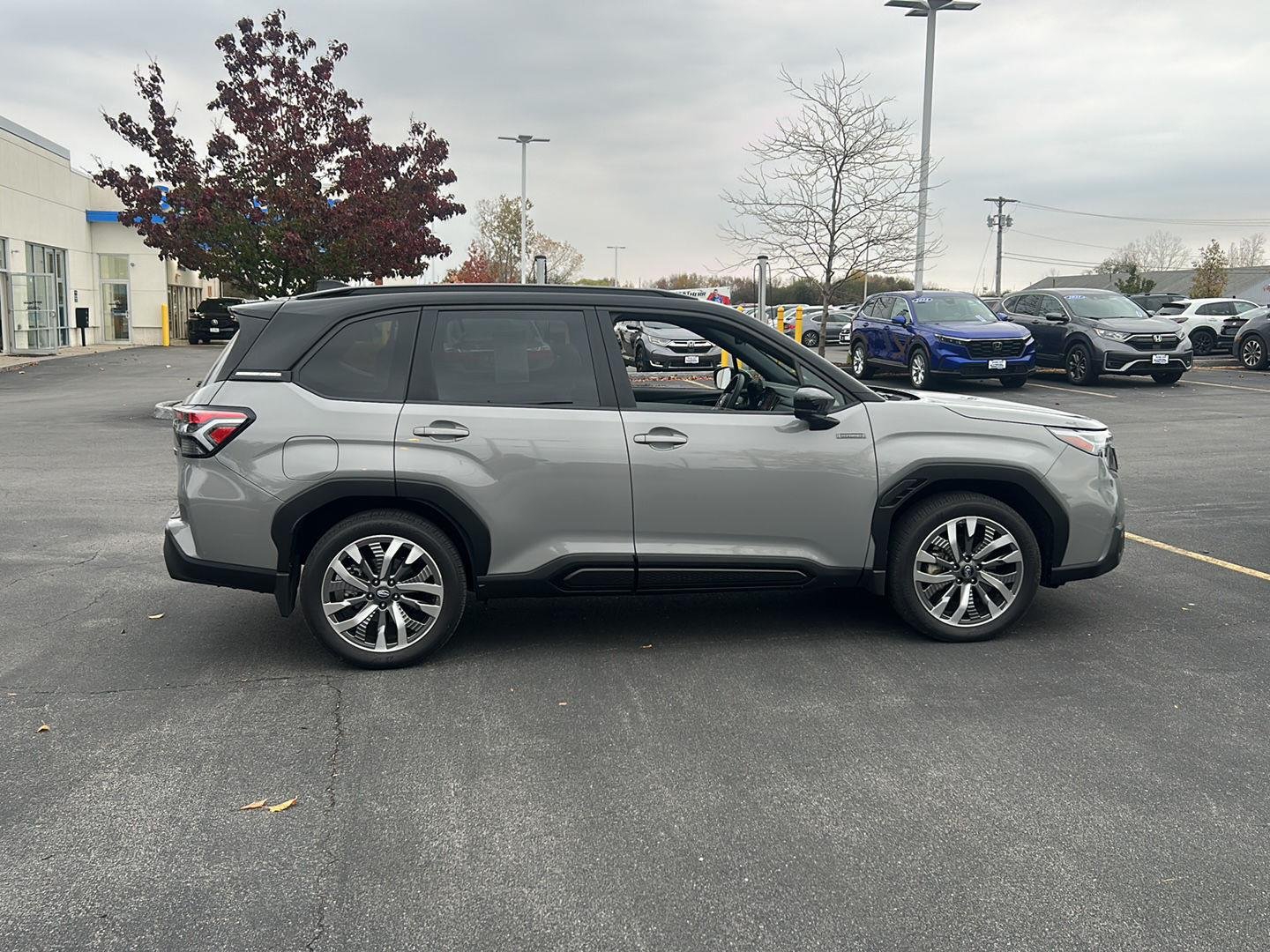 Used 2025  Subaru  image 8