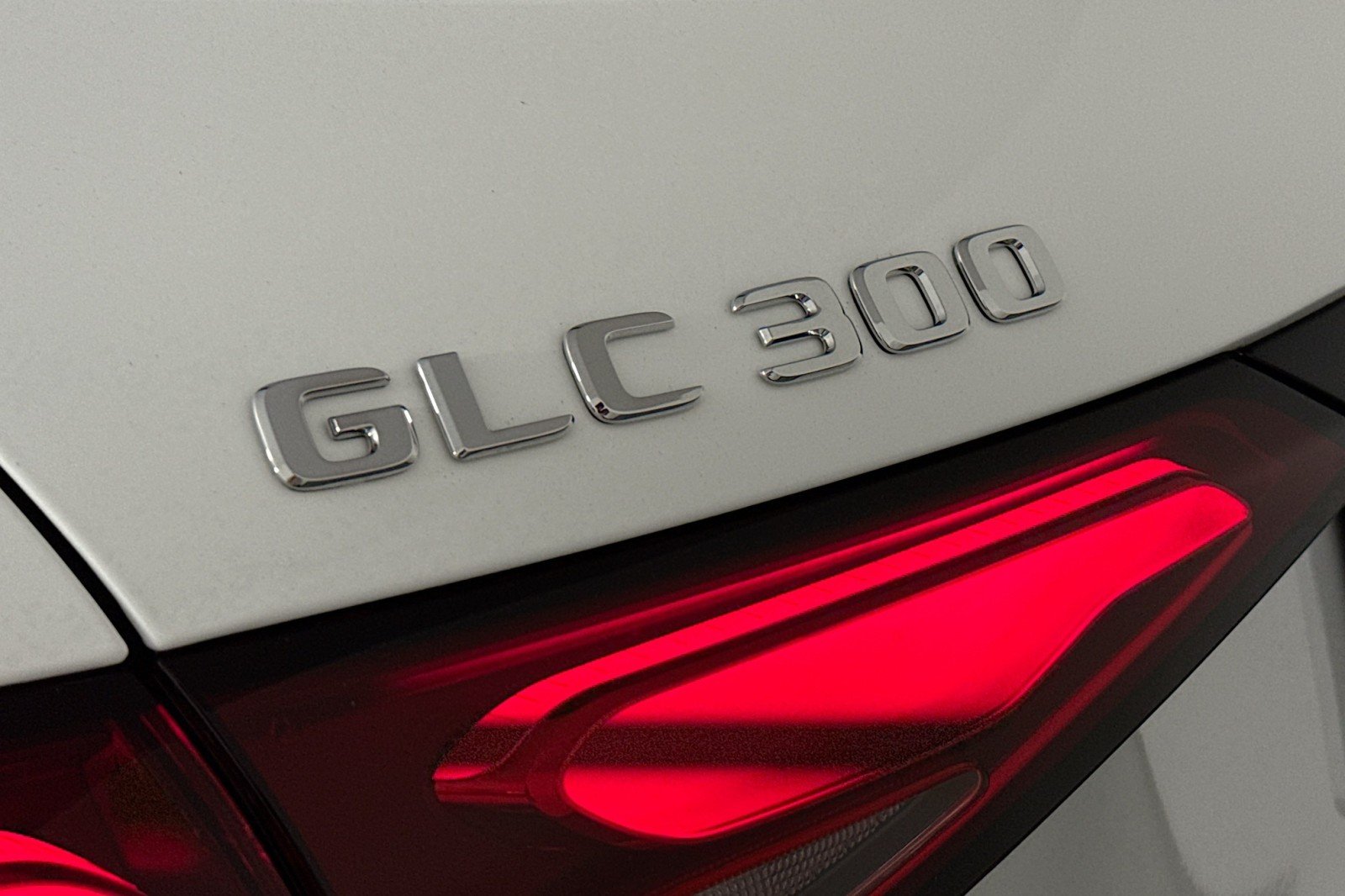 New 2026 Polar White Mercedes-Benz GLC 300 SUV image 8