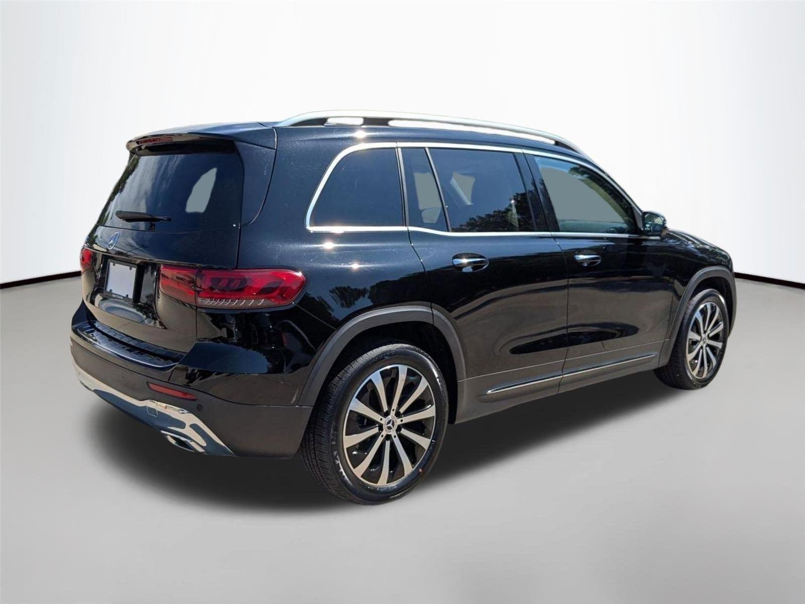 Used 2021 BLACK MERCEDES-BENZ TRUCK  image 5