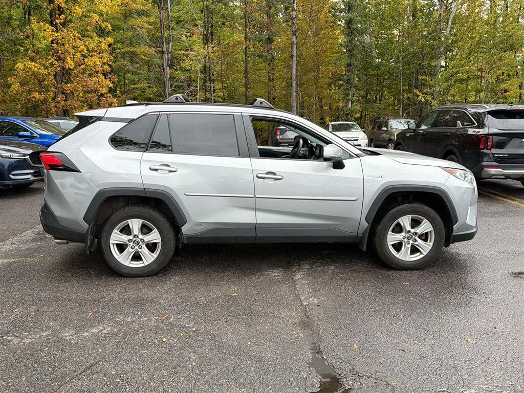 Used 2019 Silver Sky Metallic Toyota XLE image 7