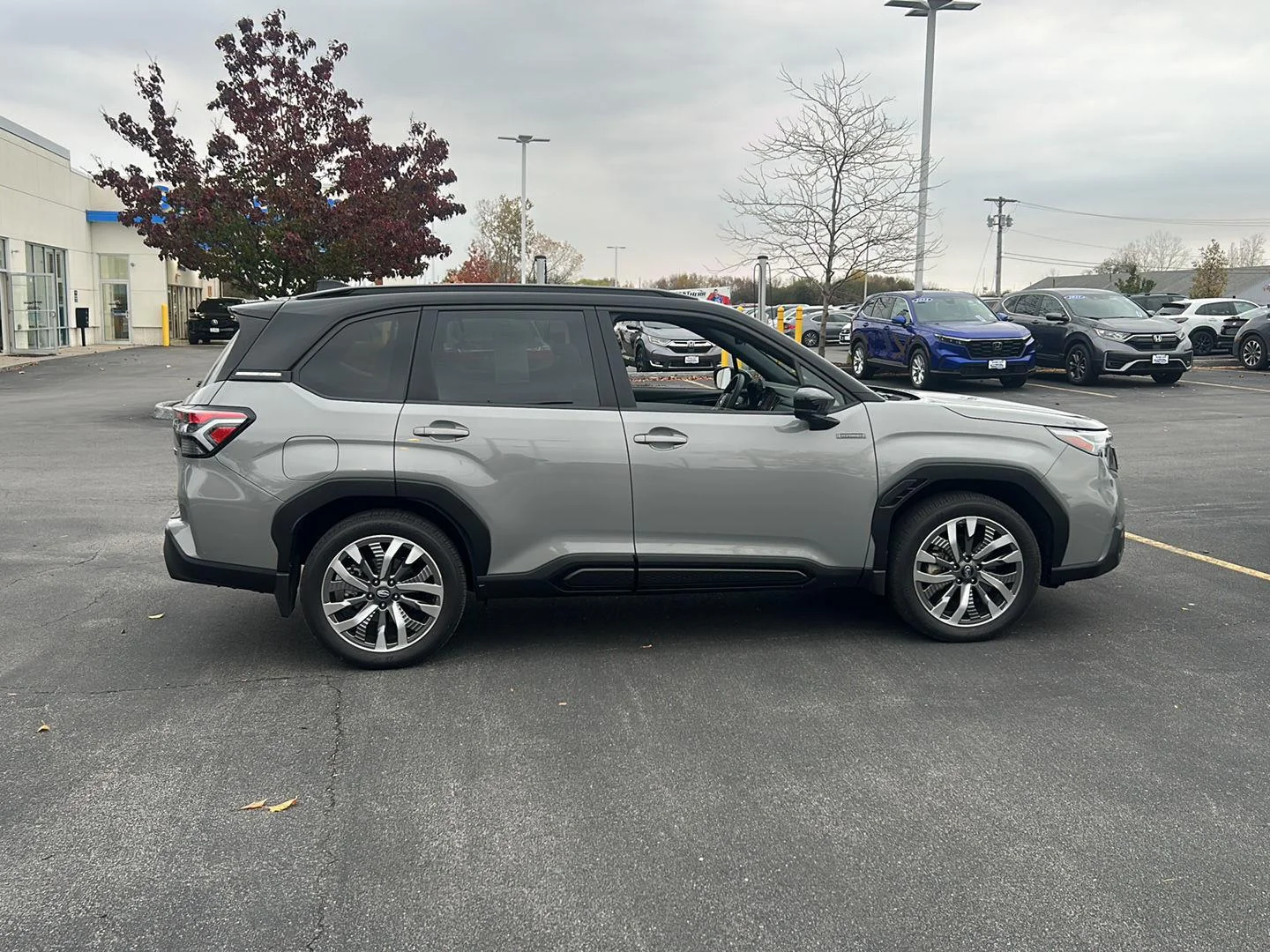 Used 2025  Subaru  image 8