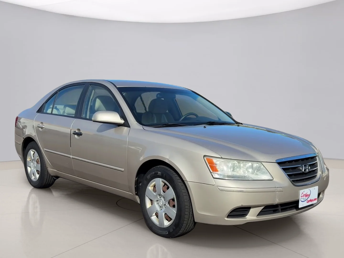 Used 2010 Gold Hyundai GLS image 7