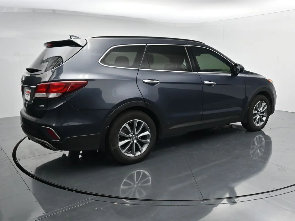 Used 2019 Blue Hyundai SE image 8
