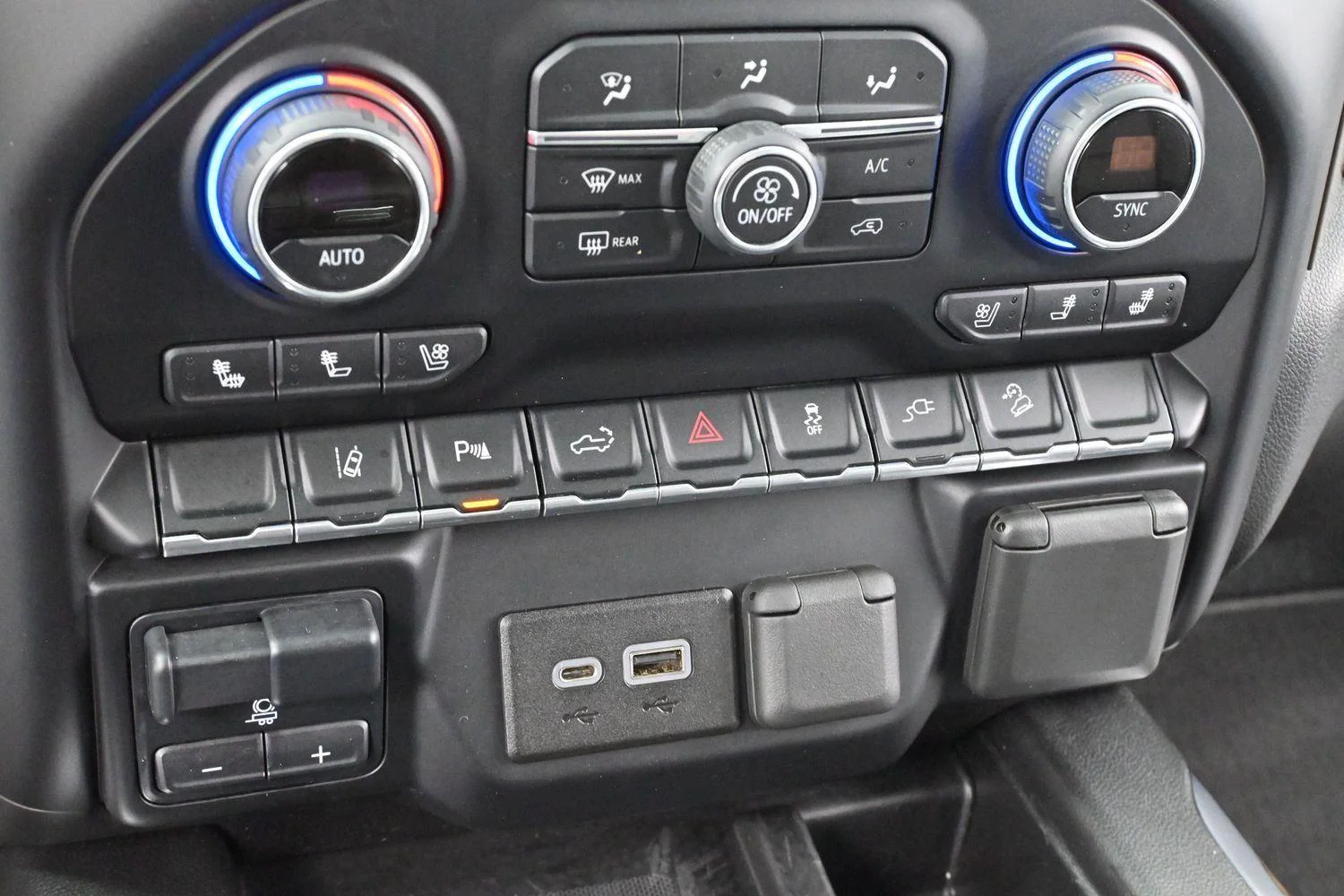 Used 2020 Silver Ice Metallic Chevrolet High Country image 24