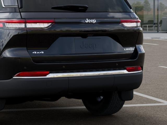 New 2026 Diamond Black Crystal Pearl-Coat Exterior Paint Jeep Laredo image 13