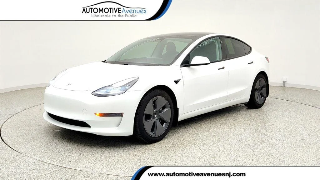 2021 Tesla Model 3 Standard Range Plus's photo