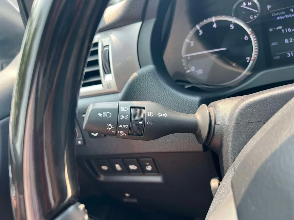 Certified Used 2023 White Lexus 460 image 25