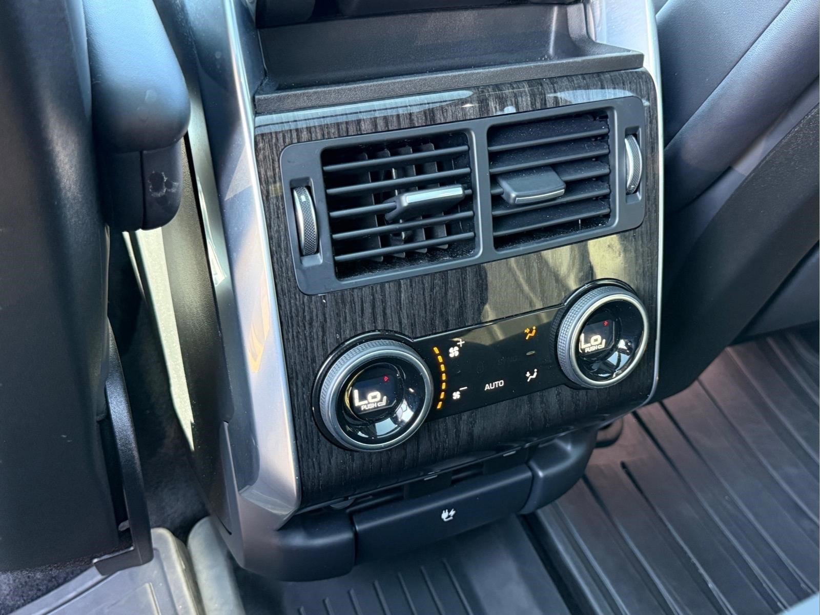 Used 2019  Land Rover Dynamic image 12