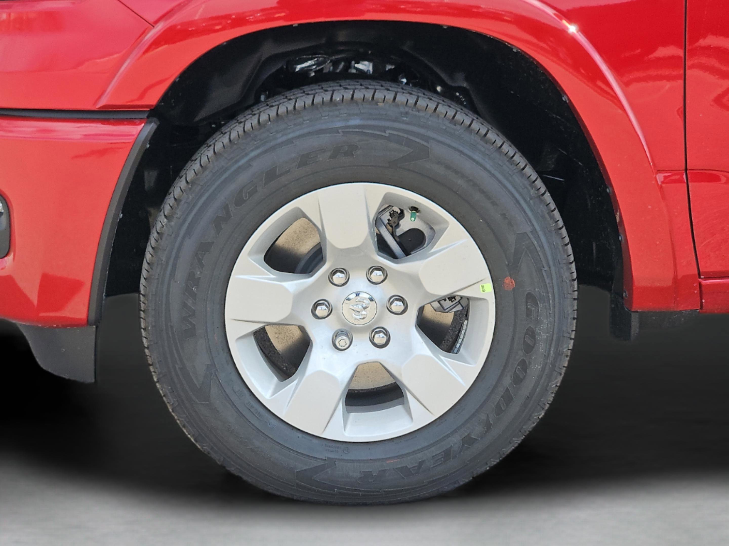 New 2026 Molten Red Pearl-Coat Exterior Paint RAM Lone Star image 9