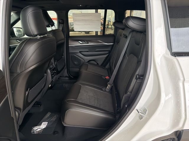 New 2026 Bright White Clear-Coat Exterior Paint Jeep Altitude image 13