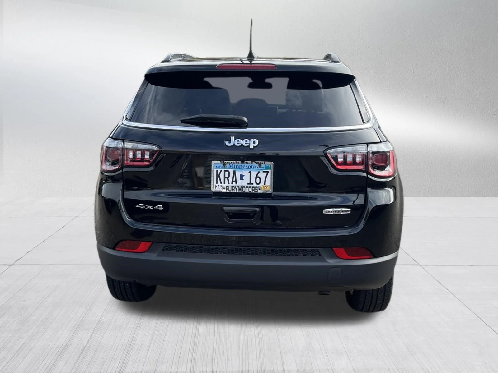 Used 2023 Diamond Black Crystal Pearlcoat Jeep Latitude Lux image 6