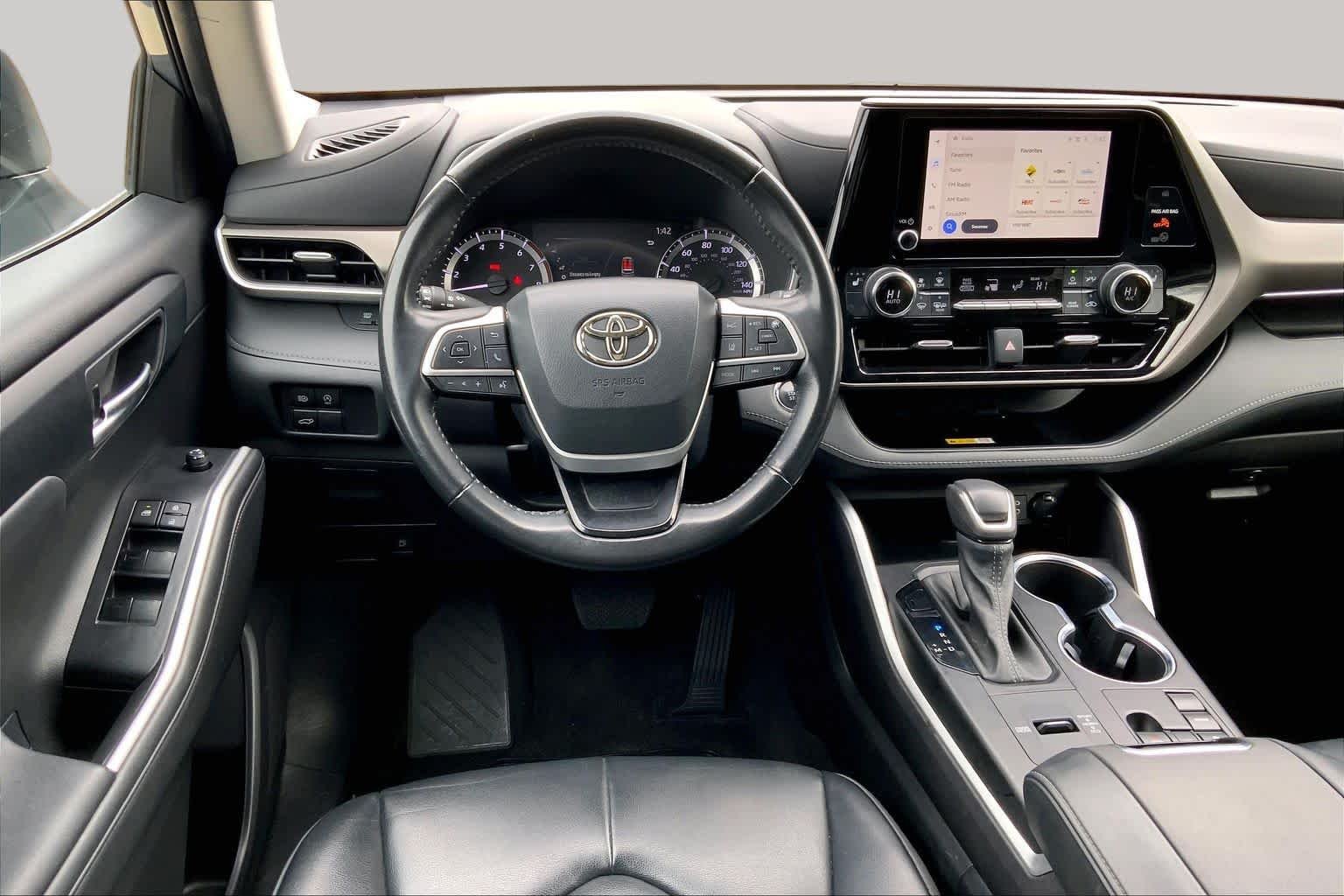 Used 2023 Moon Dust Toyota XLE image 6