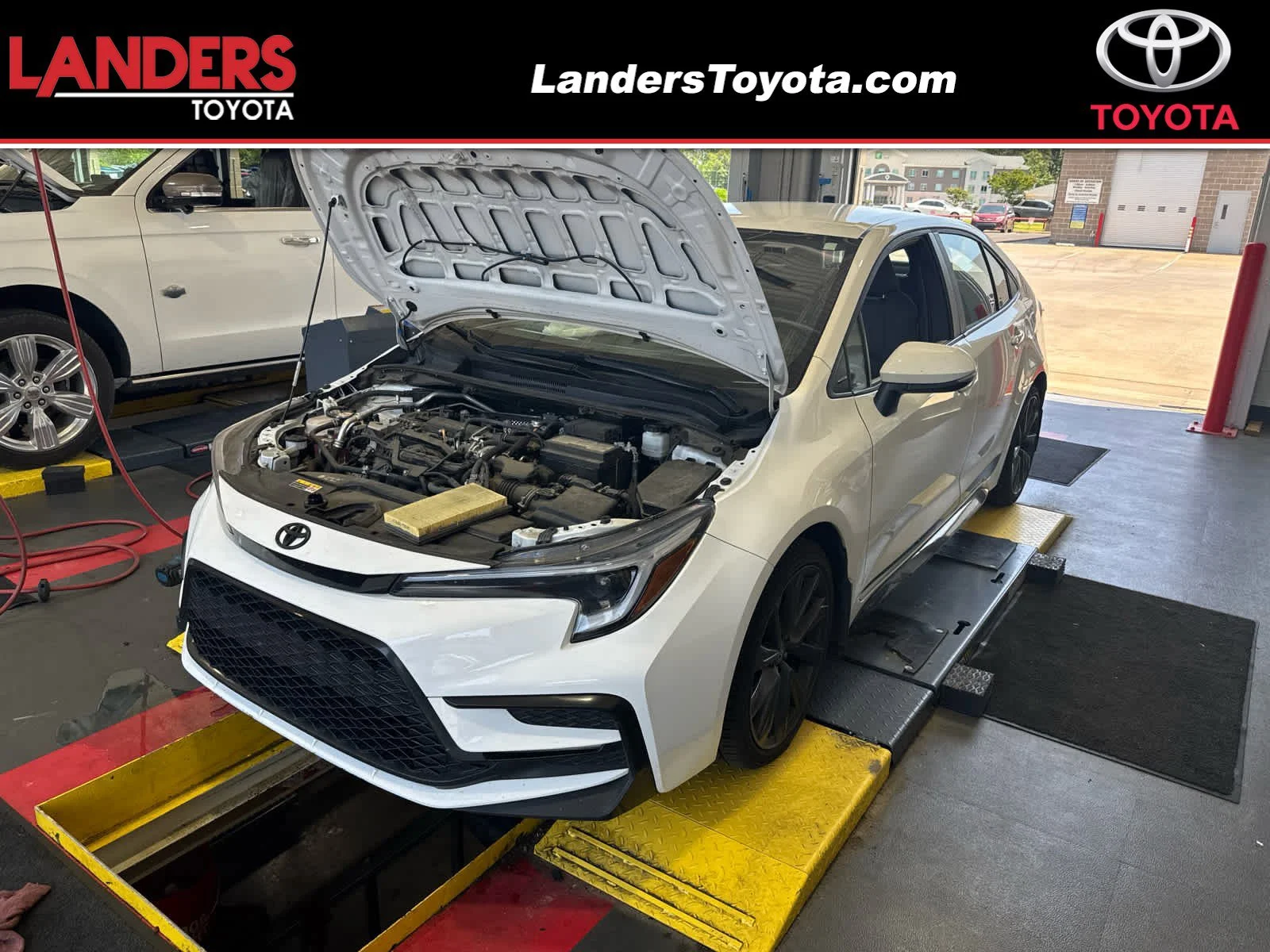 2025 Toyota Corolla SE CVT's photo