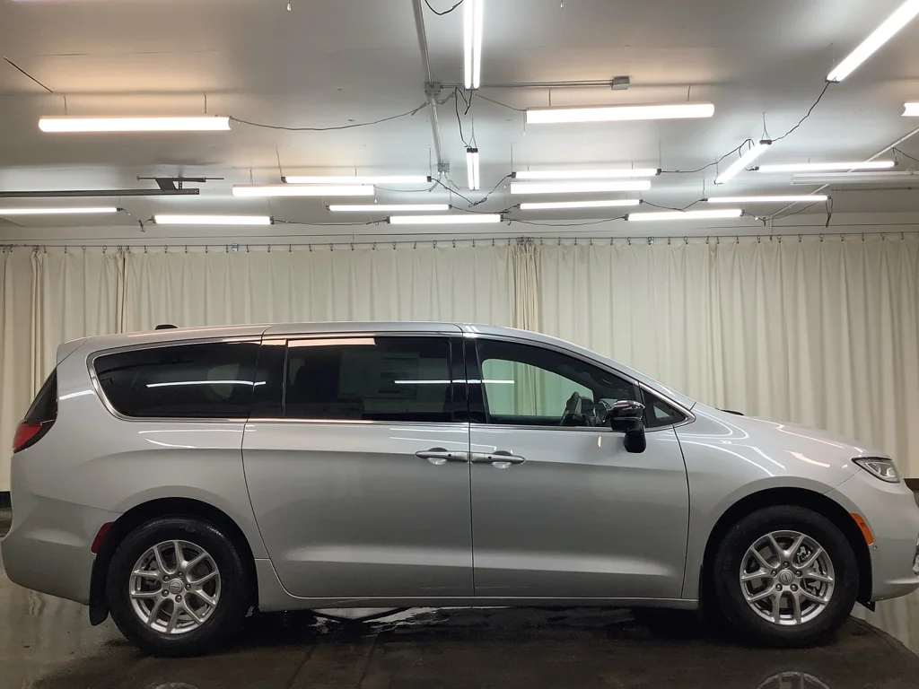 New 2026 Silver Mist Clear-Coat Exterior Paint Chrysler  image 5