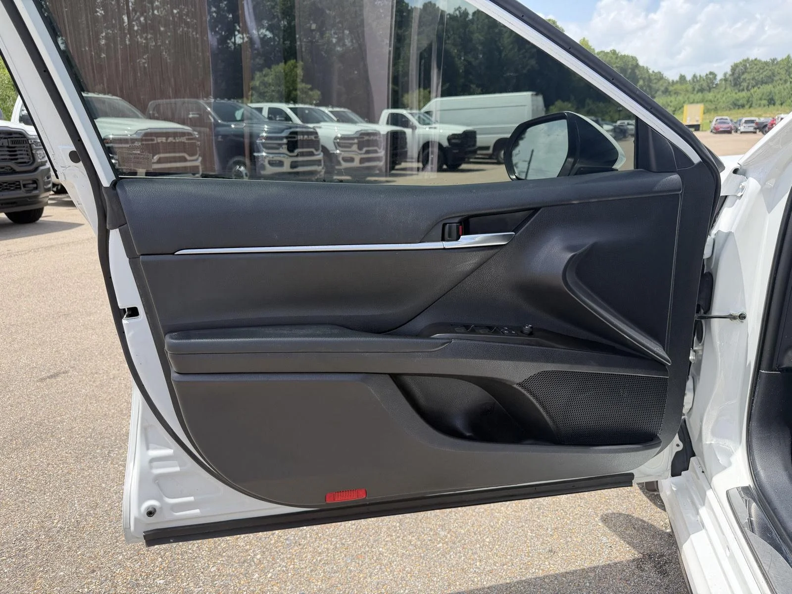 Used 2022 Super White Toyota SE image 12