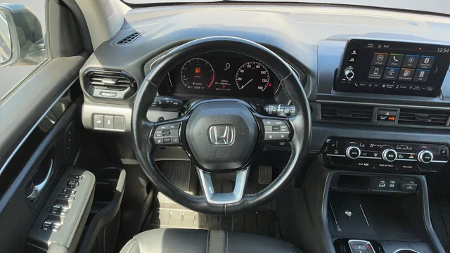 Used 2025  Honda EX-L image 10