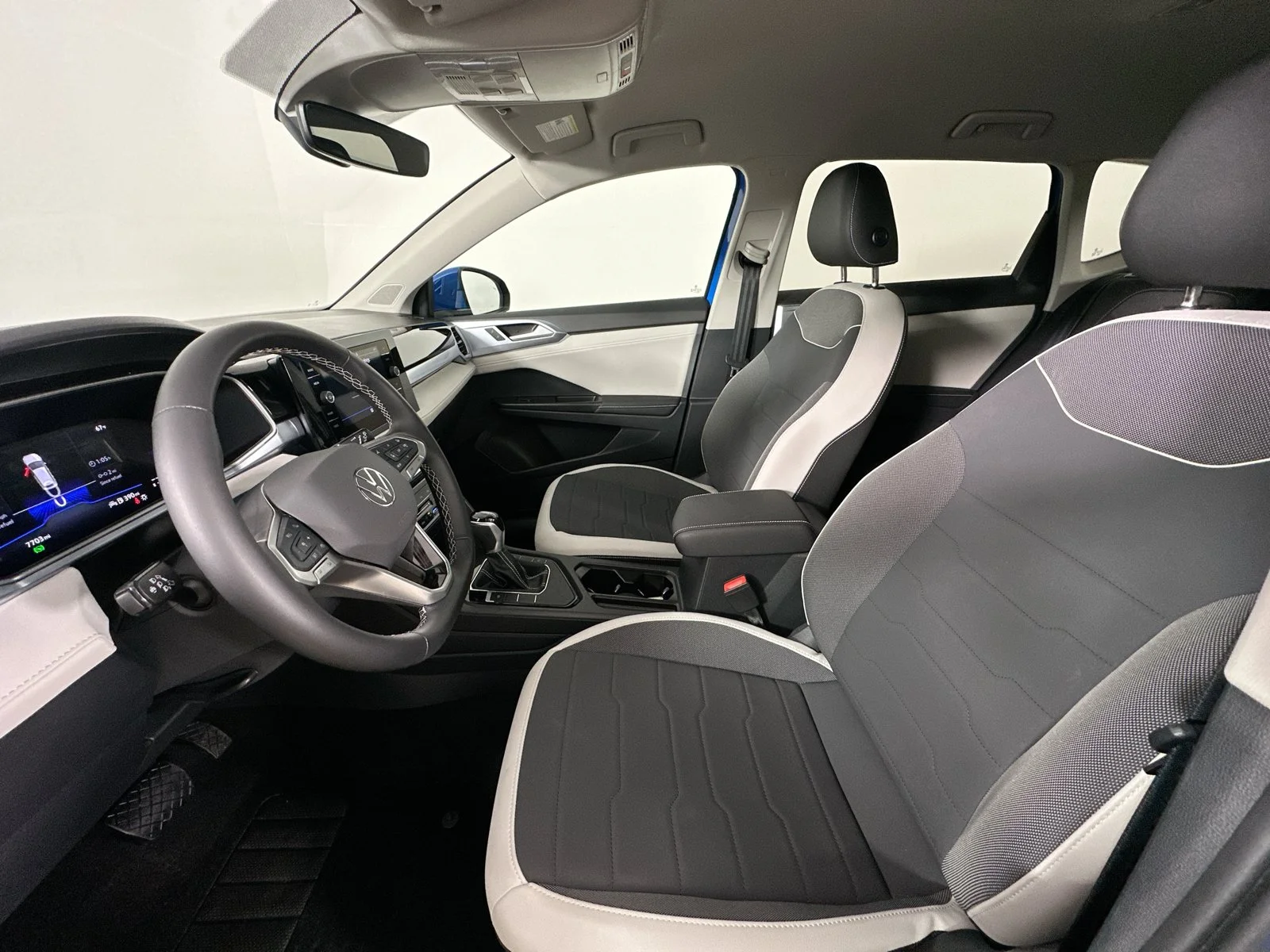 Used 2025 Blue Volkswagen  image 29