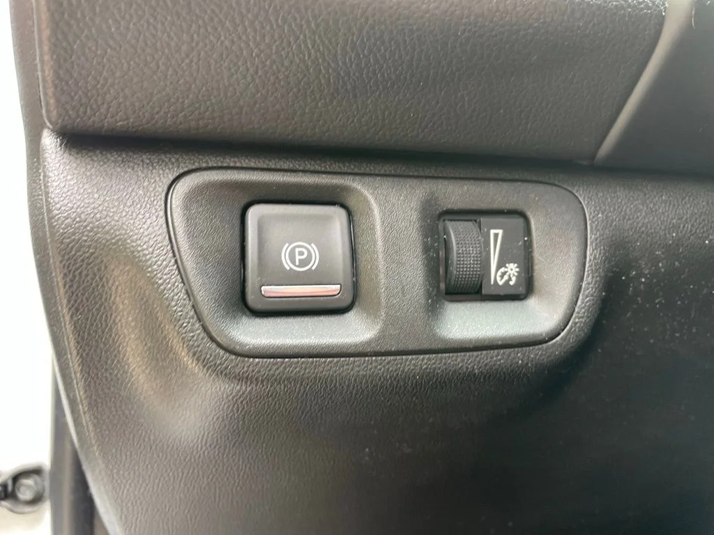 Used 2019 Summit White GMC Denali image 10