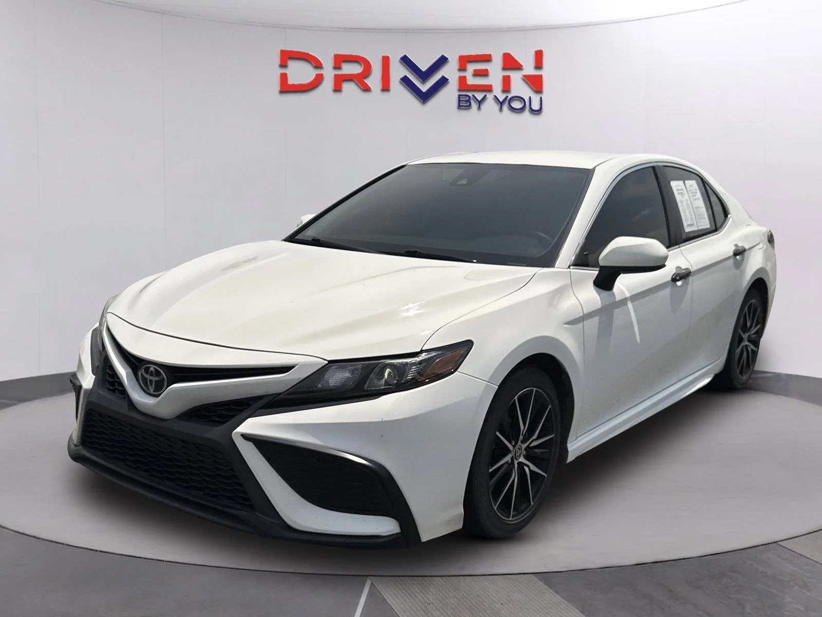 Used 2021 Super White Toyota SE Nightshade image 8