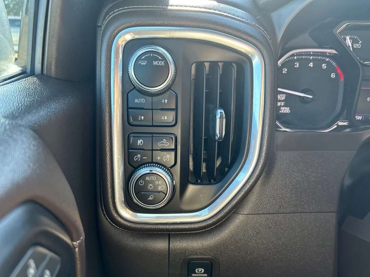 Used 2020 WHITE FROST TRICOAT GMC SLT image 15