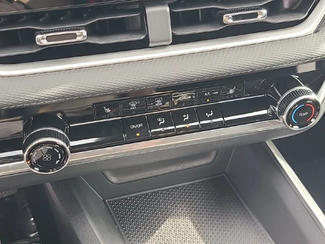 New 2027 Mosaic Black Metallic Chevrolet LT image 31