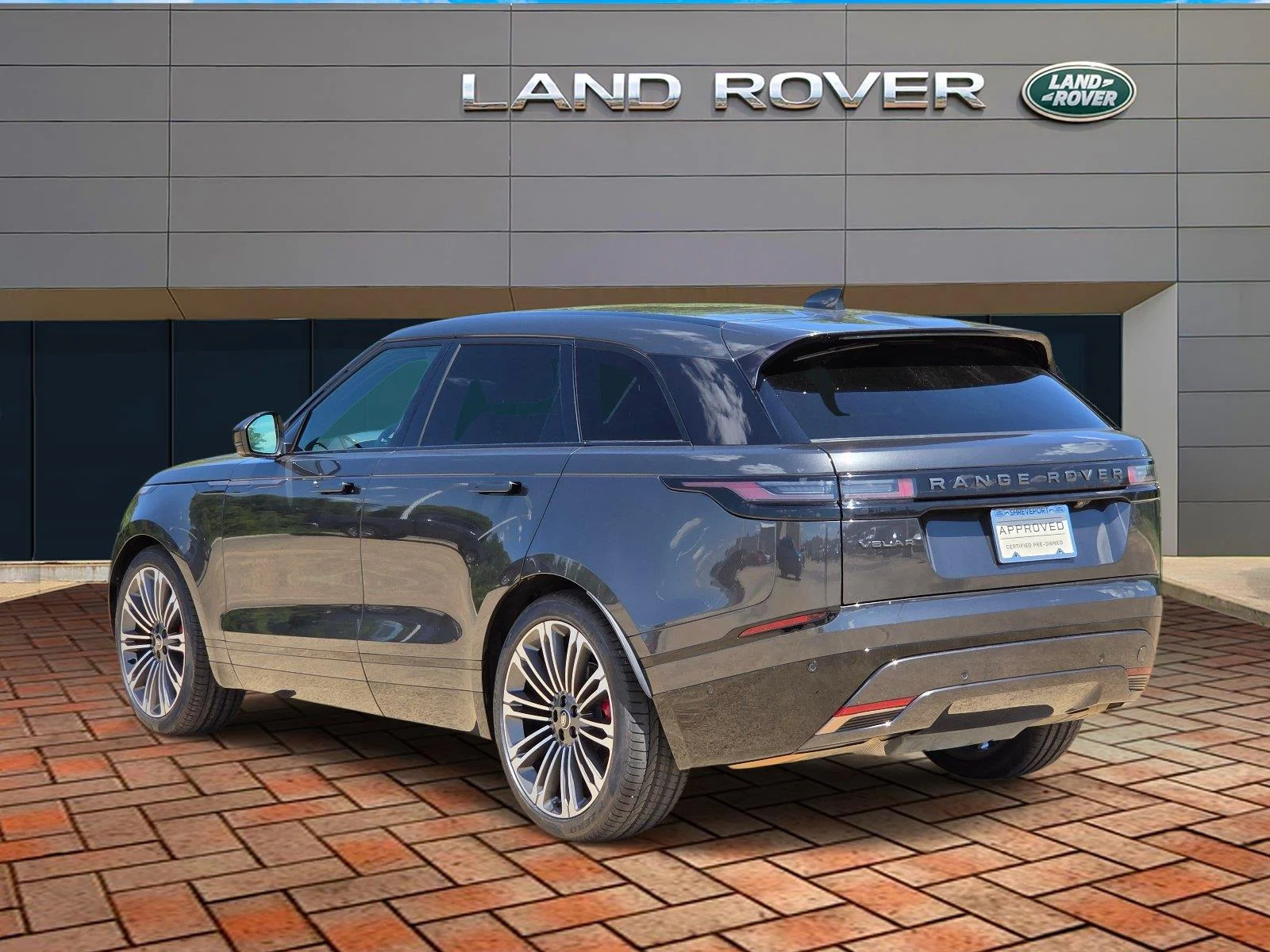 Certified Used 2024 Arroios Grey Metallic Land Rover Dynamic SE image 6