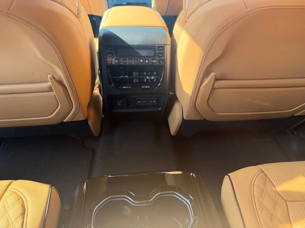 New 2027 Bright White Clear-Coat Paint Jeep Summit image 30