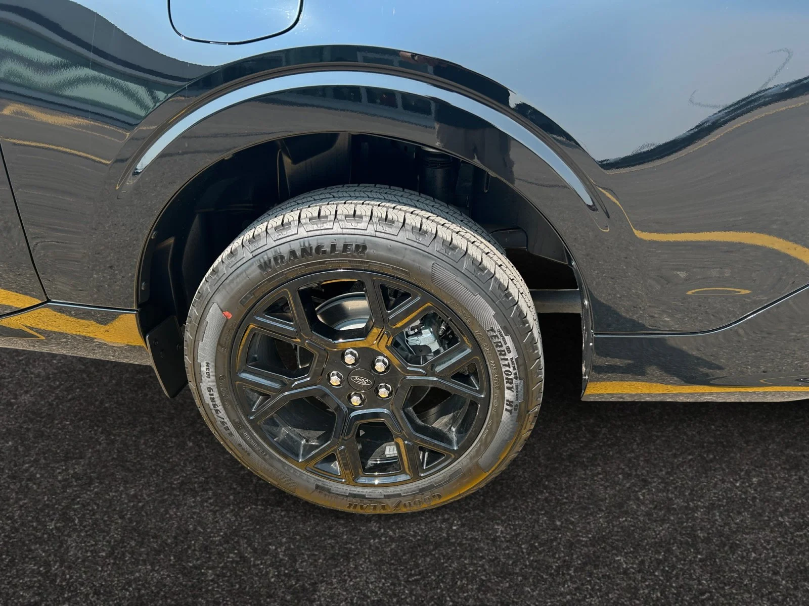 New 2026 Shadow Black Ford Lobo High image 9