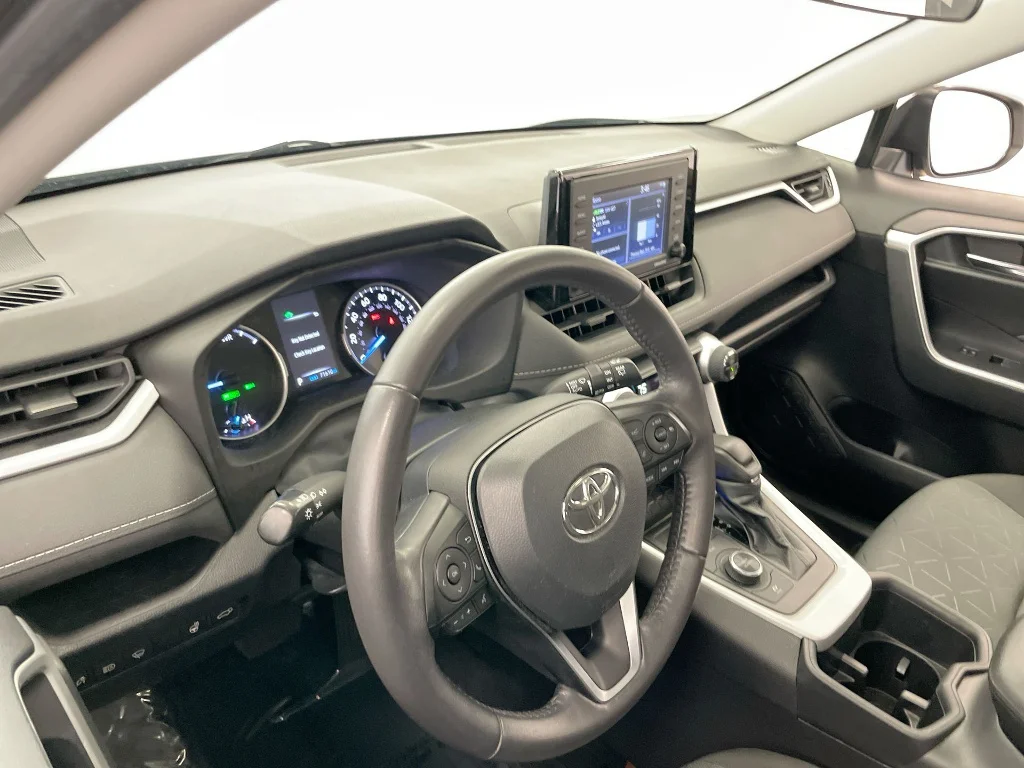 Used 2022 Silver Sky Metallic Toyota XLE image 10