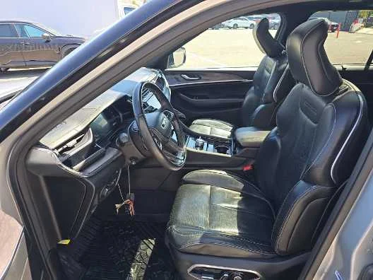 Used 2022 Silver Zynith Jeep Overland image 7