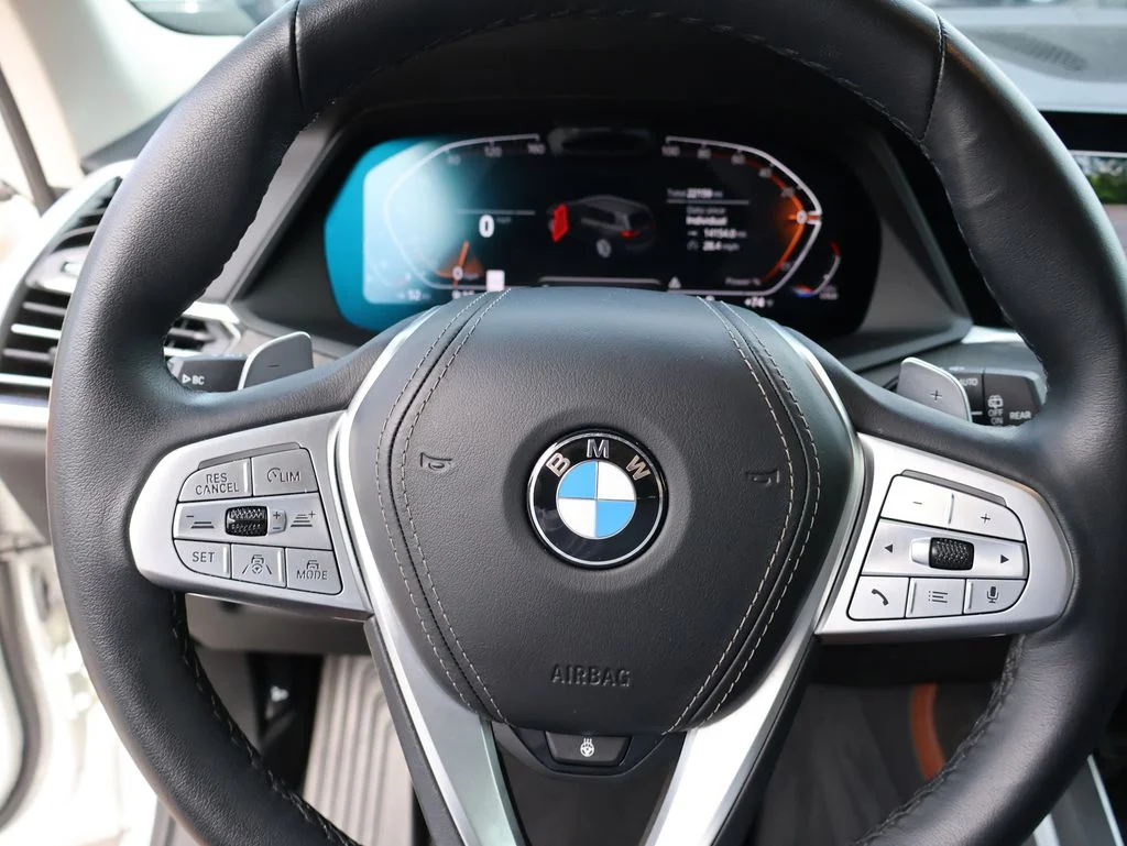 Used 2022 Mineral White Metallic BMW xDrive40i image 36