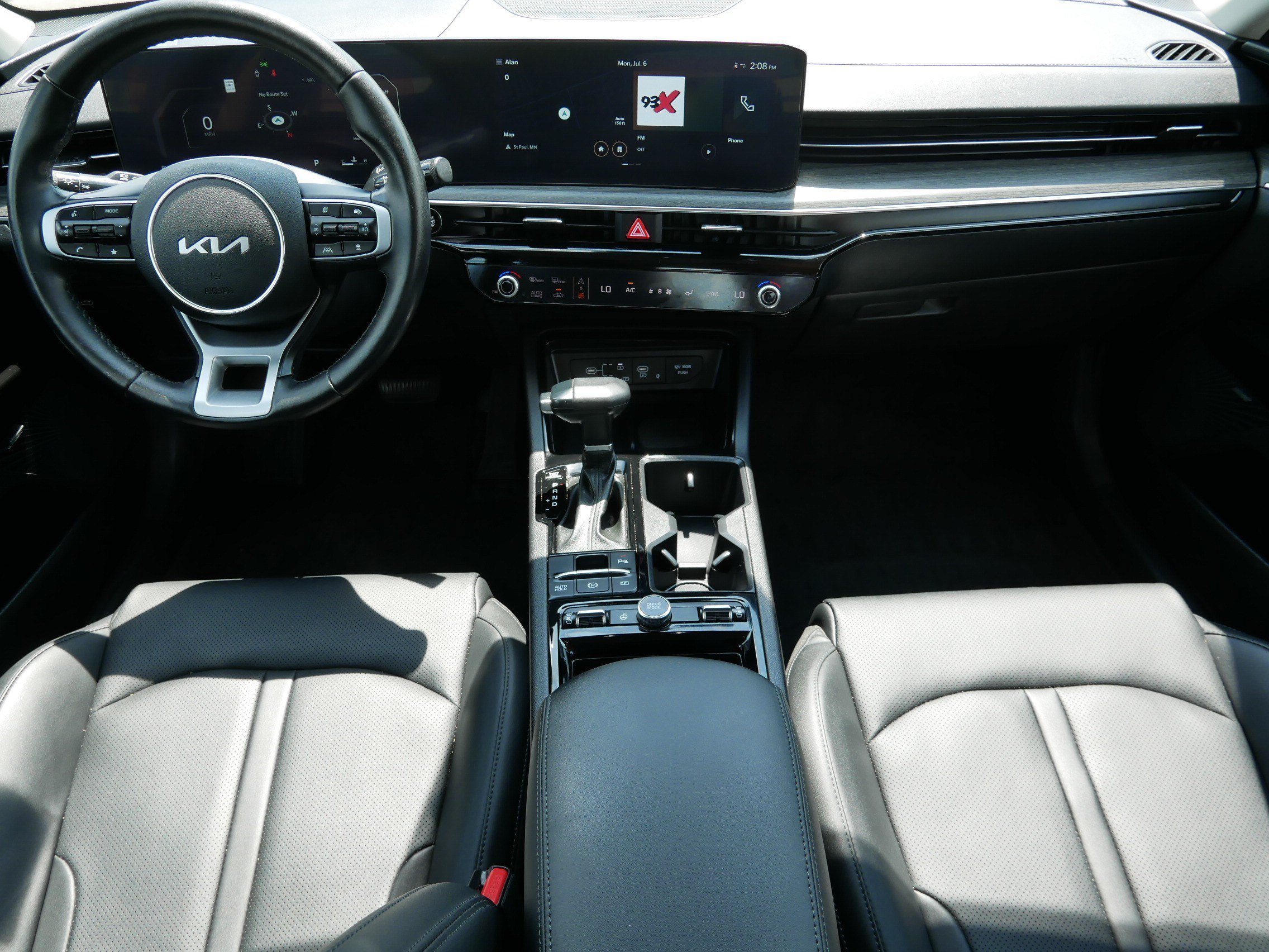 Used 2025 Snow White Pearl Kia EX image 10