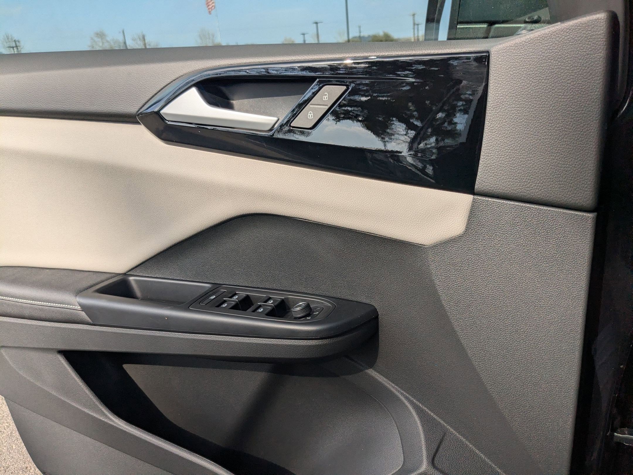 New 2026 Platinum Gray Metallic Volkswagen S image 8