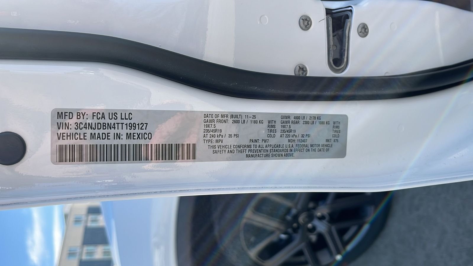 New 2026 Bright White Clear-Coat Exterior Paint Jeep Latitude image 30