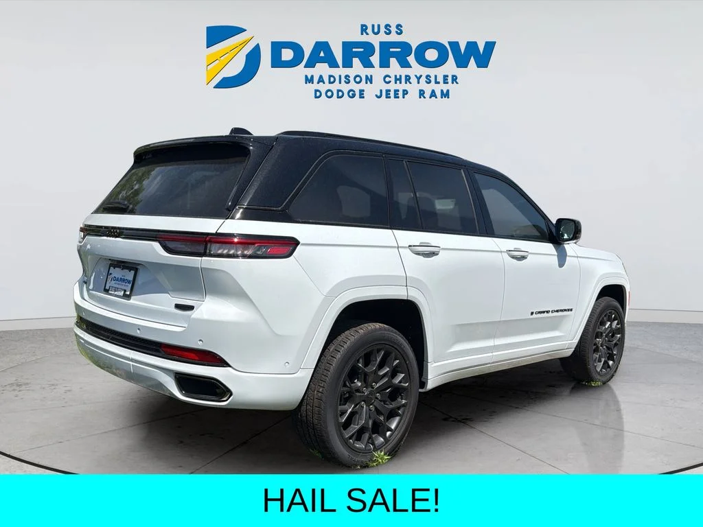 New 2025 Bright White Clear-Coat Exterior Paint Jeep Summit Reserve image 9