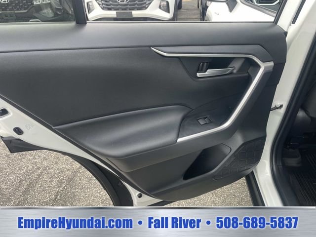 2021 Toyota RAV4 XLE - Photo 17