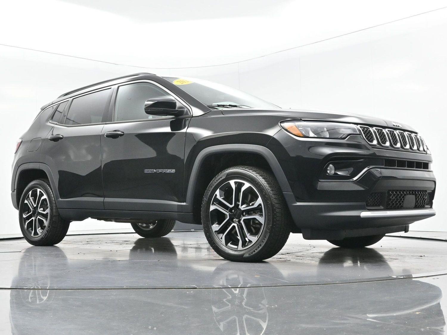 Used 2023 Diamond Black Crystal Pearlcoat Jeep Limited image 47