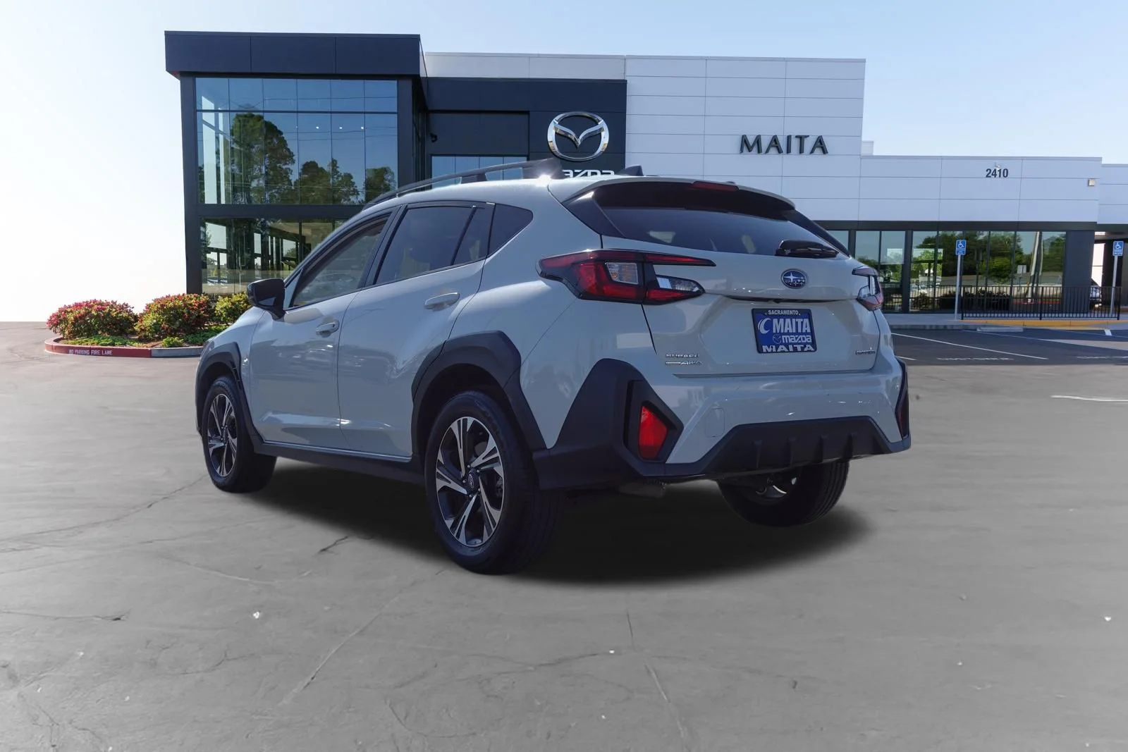 Used 2025 Crystal White Pearl Subaru Premium image 5