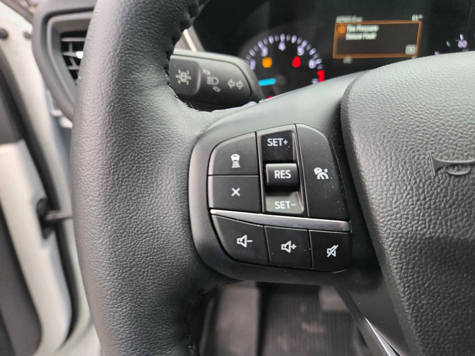 Used 2020  Ford SEL image 27
