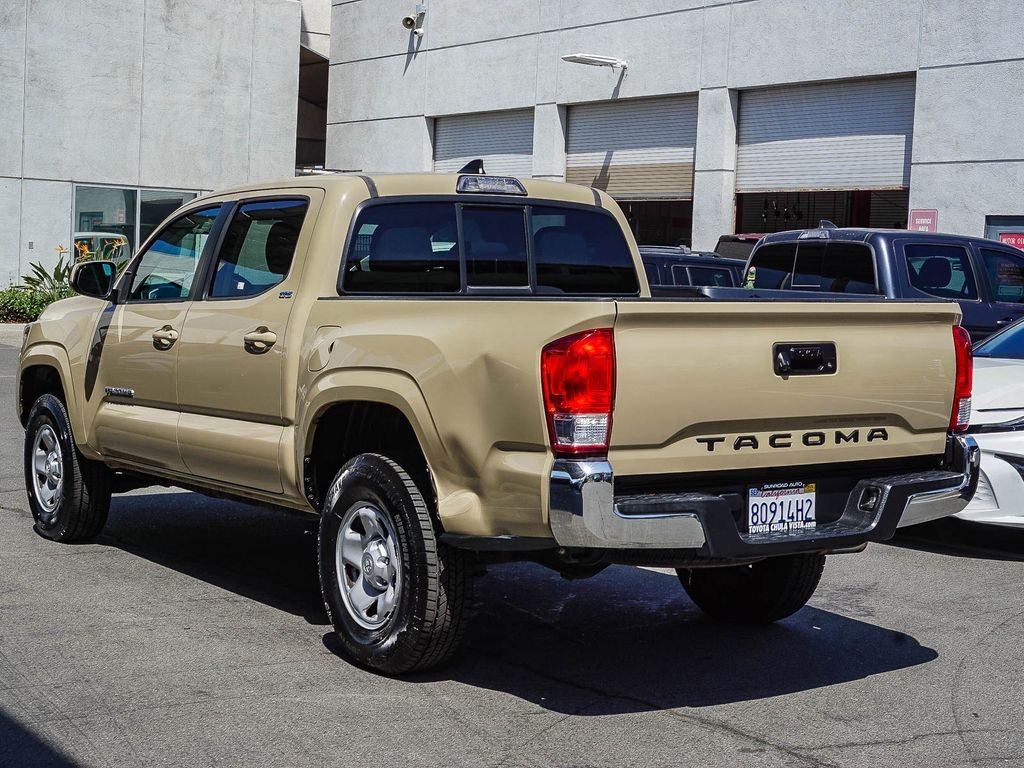 Used 2017  Toyota SR5 image 4