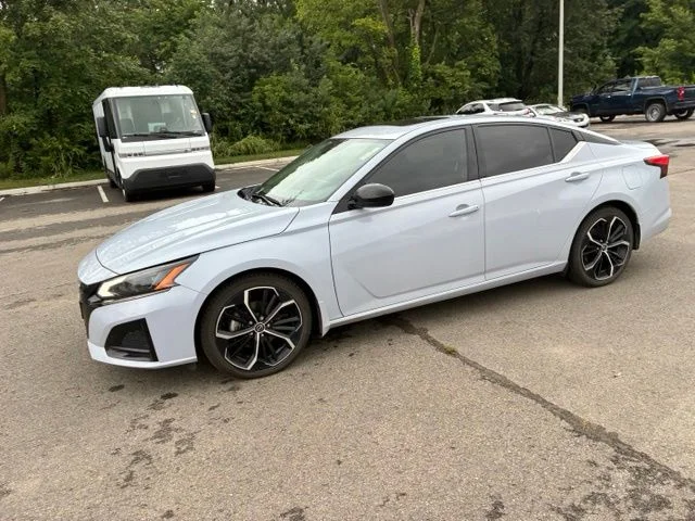 Used 2023 Nissan Altima SR with VIN 1N4BL4CV9PN302212 for sale in Kansas City