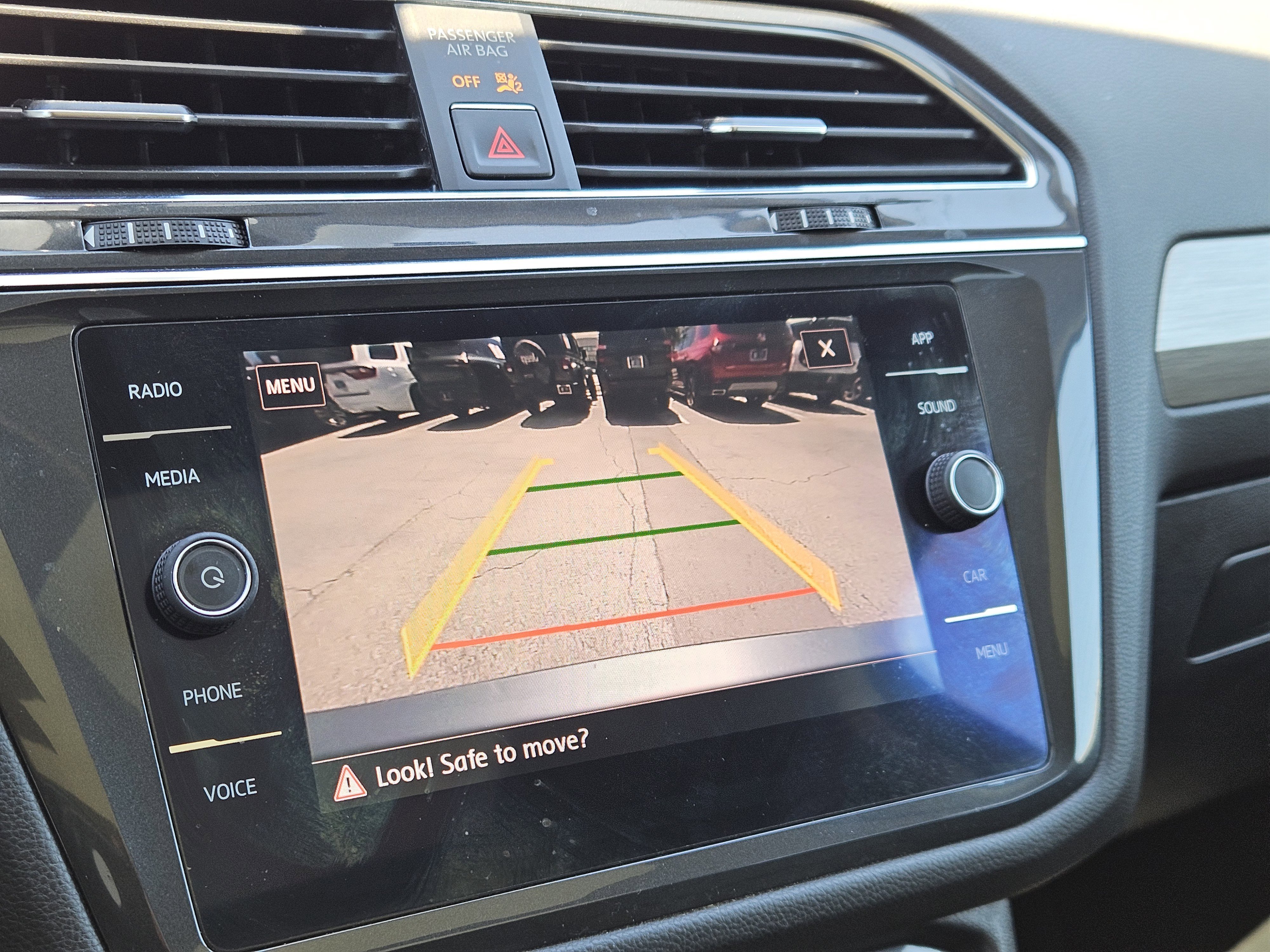 Used 2018 GRAY Volkswagen 2.0T SE 4Motion image 19